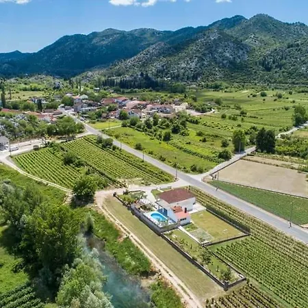 Villa Secret Gem With Private Pool